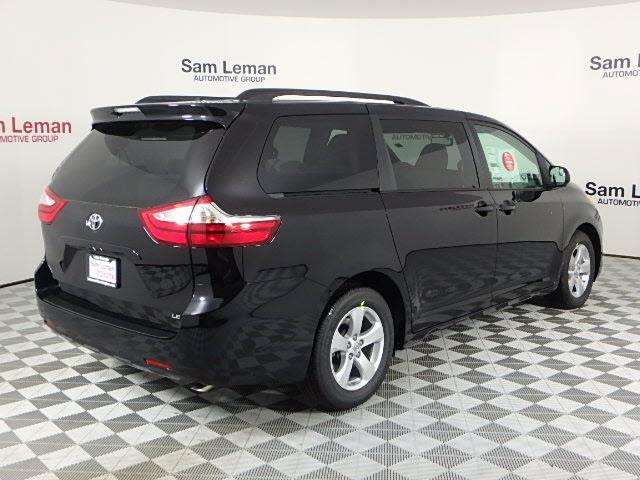 Toyota Sienna 2017 photo 2